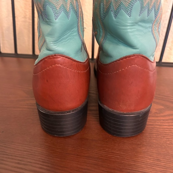 Justin Cowboy Boots with Decorative Stitching - Picture 7 of 12